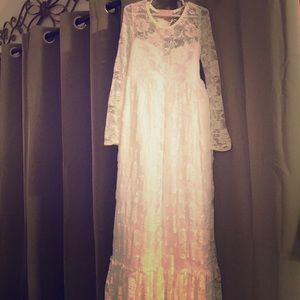 GORGEOUS BRAND NEW Lace Long Dress long sleeves 💞